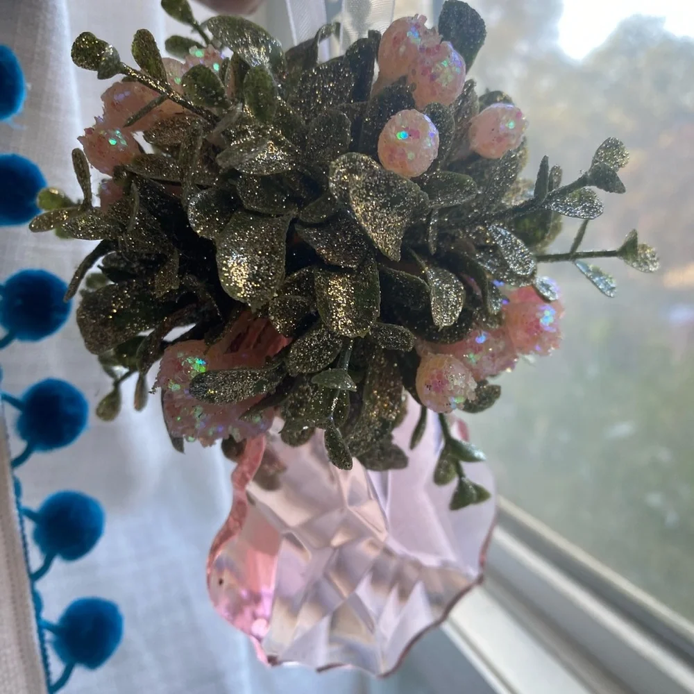 Mistletoe. New without box. Pink coquette styke - Picture 1 of 6